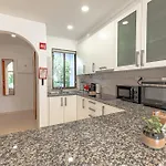 Διαμέρισμα Seacoast Retreat With Pool And Access By Drago Αλμπουφέιρα