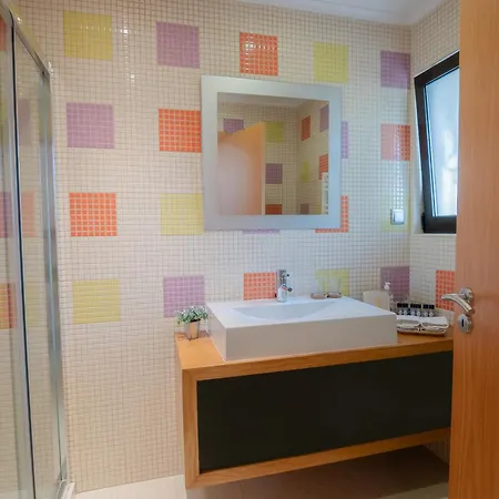 Seacoast Retreat With Pool And Access By Drago Apartament Albufeira