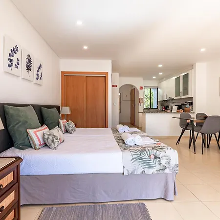 Διαμέρισμα Seacoast Retreat With Pool And Access By Drago