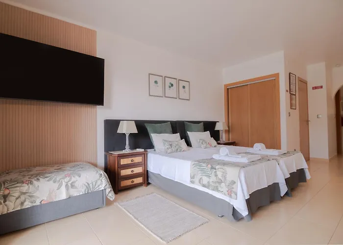 Seacoast Retreat With Pool And Access By Drago Lägenhet