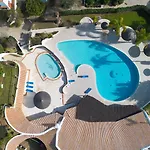 Апартаменты Seacoast Retreat With Pool And Access By Drago *
