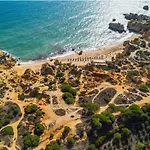 Апартаменты Seacoast Retreat With Pool And Access By Drago Албуфейра