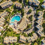 Seacoast Retreat With Pool And Access By Drago Албуфейра