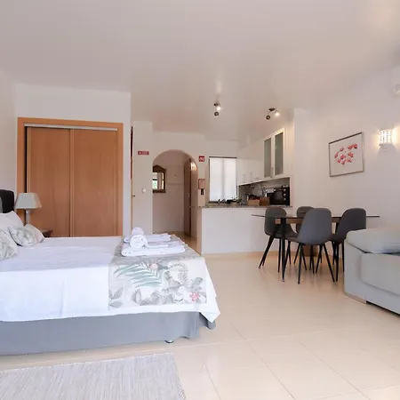 Seacoast Retreat With Pool And Access By Drago Albufeira